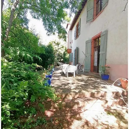 Les Hirondelles : Ferme Fortifiee Avec Piscine !