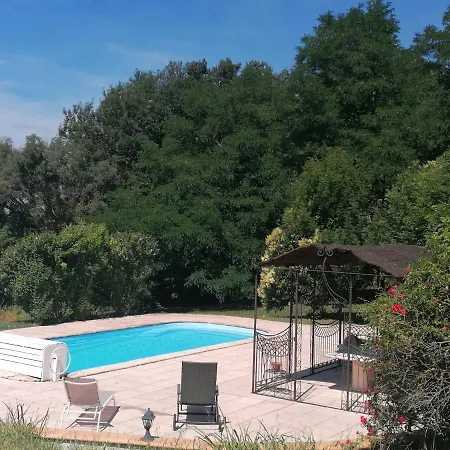 게스트하우스 Les Hirondelles : Ferme Fortifiee Avec Piscine ! *