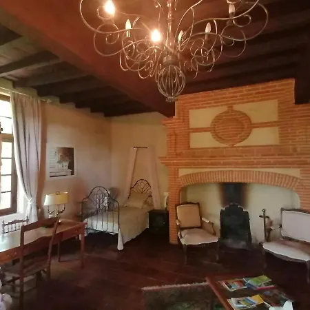 Les Hirondelles : Ferme Fortifiee Avec Piscine !