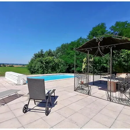 Les Hirondelles : Ferme Fortifiee Avec Piscine ! בית הארחה *