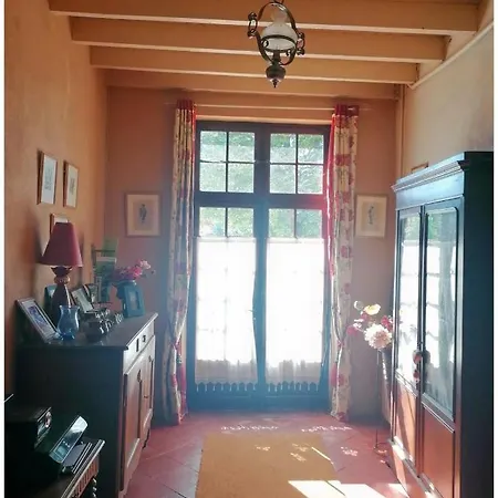 בית הארחה Les Hirondelles : Ferme Fortifiee Avec Piscine !