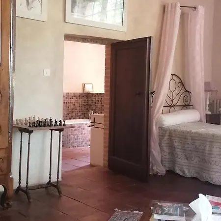 Les Hirondelles : Ferme Fortifiee Avec Piscine ! בית הארחה *