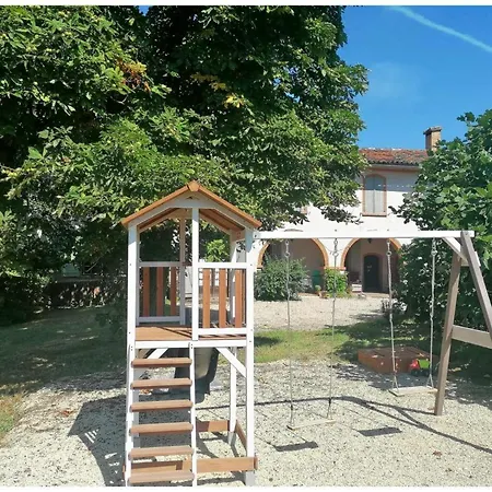 Les Hirondelles : Ferme Fortifiee Avec Piscine !