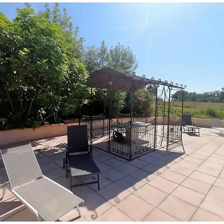 בית הארחה Les Hirondelles : Ferme Fortifiee Avec Piscine !