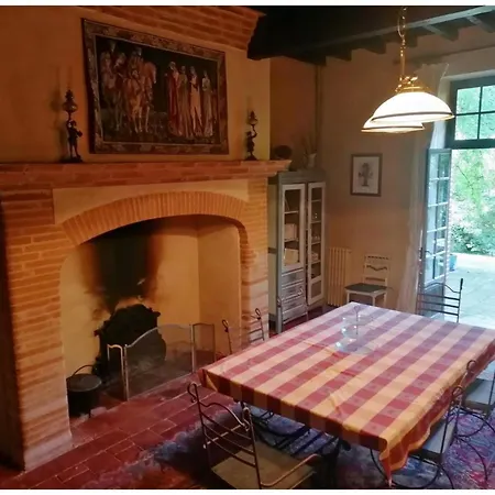 Les Hirondelles : Ferme Fortifiee Avec Piscine ! בית הארחה קסטלסרסין